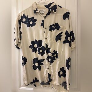 Urban Outfitters Black Floral Men's Casual Button Down Shirt Medium